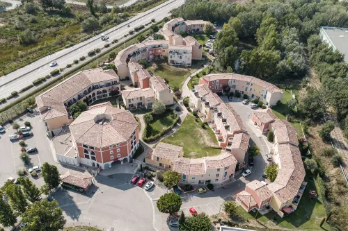 Garden & City Aix En Provence - Rousset Hotels in Puyloubier
