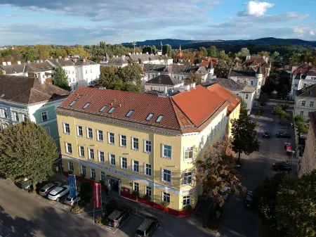 Hotel Unter den Linden Отели в г. Кремс-на-Дунае