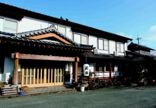 민슈쿠 아소젠에서 제공되는 전통 일본식 조식