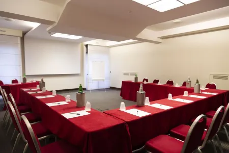 Hotel Selene Pomezia Отели в г. Помеция