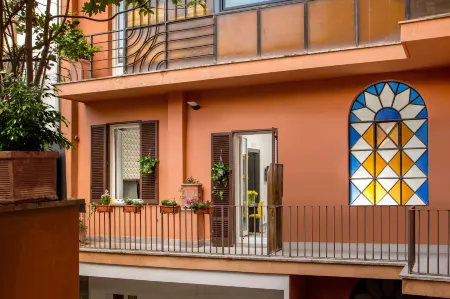Gcf Luxury Suites, Guest House
