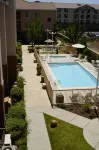 Hampton Inn & Suites Redding - Pools