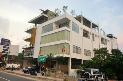 Randula Grand Venus Hotel di Eldeniya