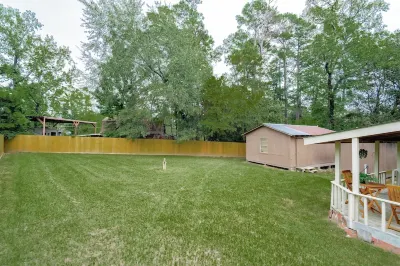 Charming 2-bedroom lake house in Onalaska, TX!