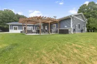 Beachfront 5-bedroom vacation home