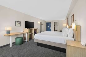 Spark by Hilton Bakersfield Central