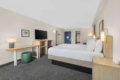 Spark by Hilton Bakersfield Central Hoteles cerca de Salt 7even Float Center