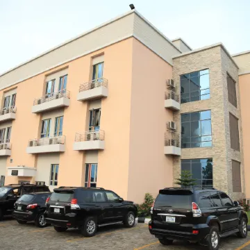 Best Western Plus by Bayse-Ltd