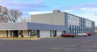 American Inn and Suites Ferndale Hotels in Hazel Park