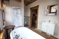Kings Inn City Hostel Hotels in Noord-Scharwoude