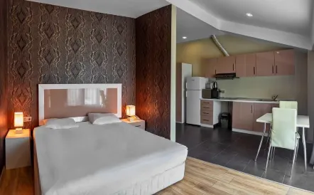 Diplomat Suites