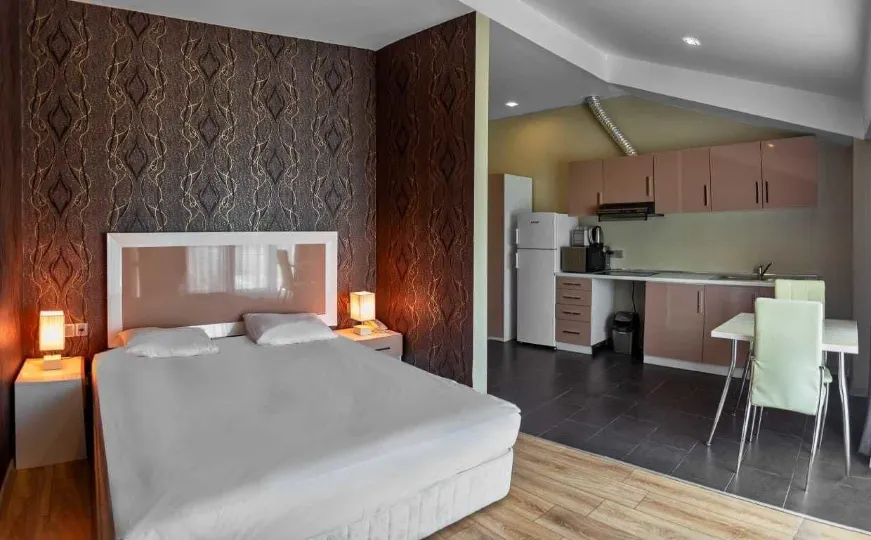 Diplomat Suites