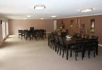 California Suites Hotel - parking