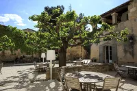 Domaine des Escaunes Hotel a Montfrin
