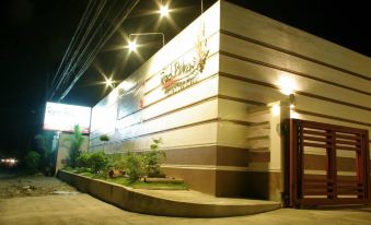 The Red Palm Suites and Restaurant - Hizvo