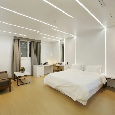 Hotel B