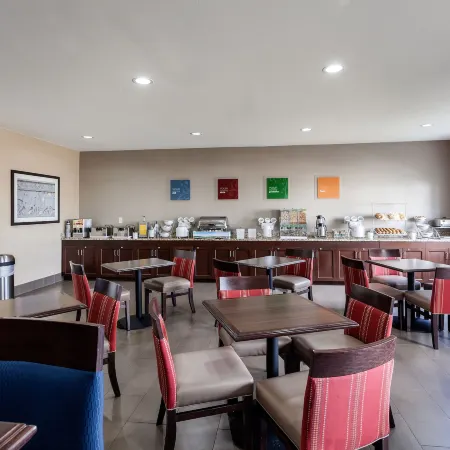 Comfort Suites Lincoln North