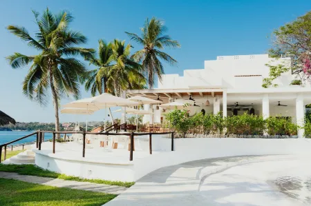 Camino Real Zaashila Huatulco