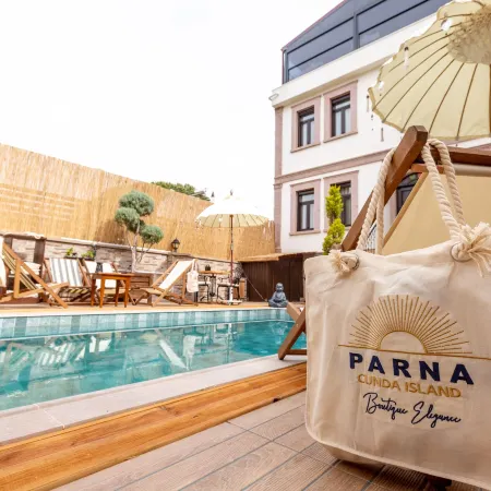 Parna Hotel
