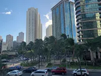 Dazzling Waikiki Apt Sleeps 7-excellent A/C & PARKING included - Bungalows