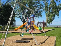 Front Porch & Balcony overlooking Park/Lake Erie! Cedar Point, Fishing & Beach! Hotels in Huron