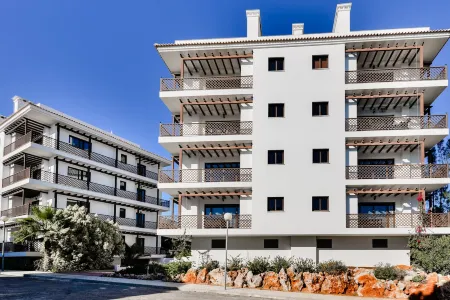 Falesia Beach B Отели рядом с достопримечательностью «Пляж Фалезия»