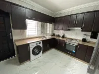 3 Bed Apartment Sleeps 6 - Parking Patio Wifi Hotels in Freetown