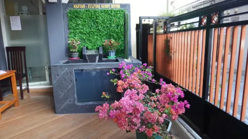 Nadyah Syariah Homestay - parking