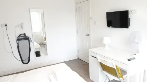 Private Bathroom Rooms- Near Heathrow - Near Shops