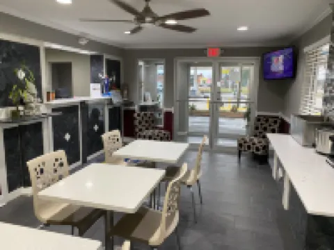 เดย์สอินน์ บายวินด์แฮม ฟอเรสต์ โรงแรมในฟอเรสต์