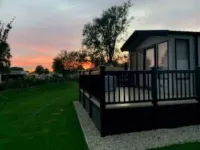 Captivating Bluebell Lodge 2-Bed Cotswolds Caravan Các khách sạn ở Somerford Keynes