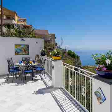 Blue Waves - de Vivo Realty Positano Others