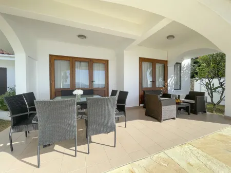 Beach View Villa - Beauvallon Villas