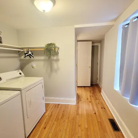 Entire House 1BD King Bed near Downtown Отели рядом с достопримечательностью «Зоопарк Балтимора»