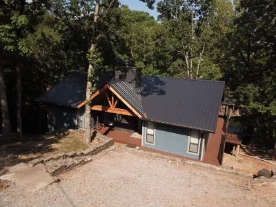 4 bedroom lake house at Pickwick Hotels near Pickwick Landing State Park