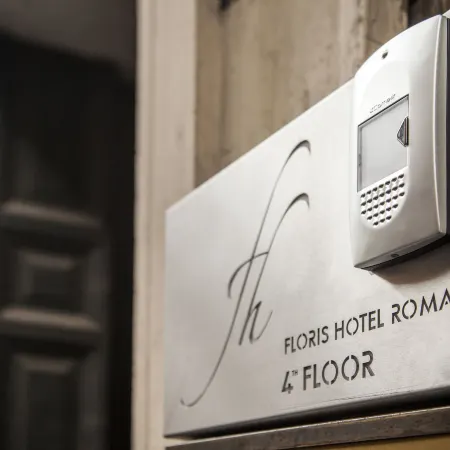 Floris Hotel Отели рядом с достопримечательностью «Улица Виа-Маргутта»