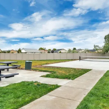 Welcoming 2Br Pool Gym Near Hill AFB Lagoon