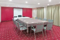 Super 8 by Wyndham Cambridge/Kitchener/Waterloo Area Hotels in Cambridge