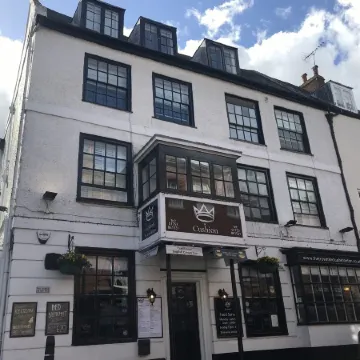 The Crown and Cushion Отели рядом с достопримечательностью «Dramatica»