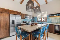 Stylish Condo in the Heart of Las Catalinas with Vibrant Design & Exclusive Beach Club Access Hotel a 