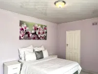 3 Bed Cozy Homestay in Lundi Park - 2292 Hotels in Gweru