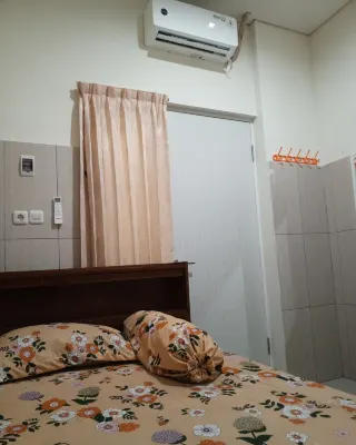Griya Kos Amurang Syariah Hotels in Semampir