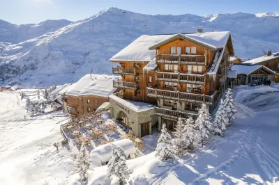 Chalet Hotel Kaya Отели рядом с достопримечательностью «Saint-Martin-de-Belleville»