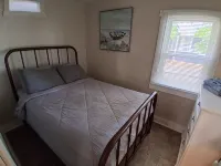 Newland's Resort: Cozy Channel Front Cottage #2 on Indian Lake with a Boat Dock Hotels in Stokes Township