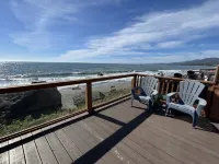 Private Deck and Jacuzzi with Stunning Views - Exquisite Cabin Retreat