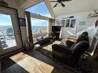 Private Deck and Jacuzzi with Stunning Views - Exquisite Cabin Retreat