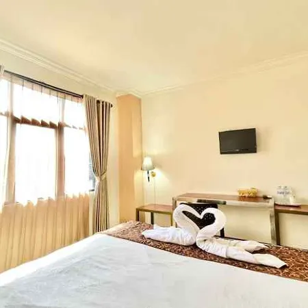 Hotel Setya Syariah Отели в г. Мадиун