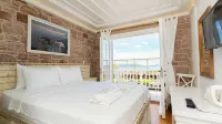 Cunda Pur Beyaz Hotel