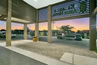 Kalahari Arms Hotel - parkir