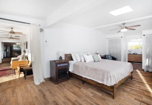 Stylish Morongo Valley Retreat. Pond/Waterfall Views All Around, Fenced for Dogs